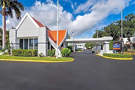 Howard Johnson by Wyndham Vero Beach / Downtown
