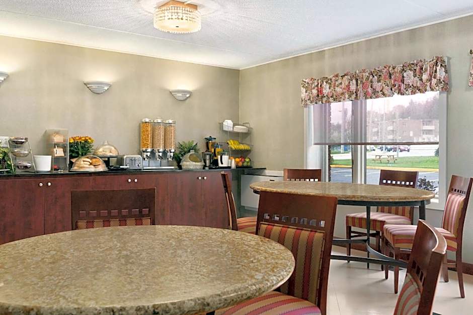 Travelodge by Wyndham Owen Sound ON