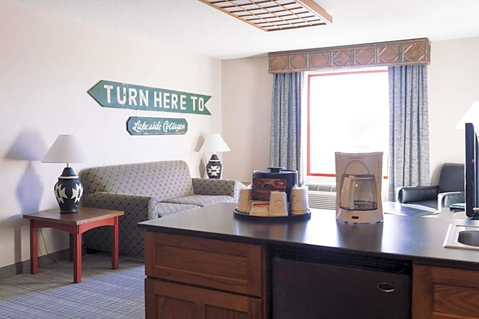 Wildwood Lodge & Suites