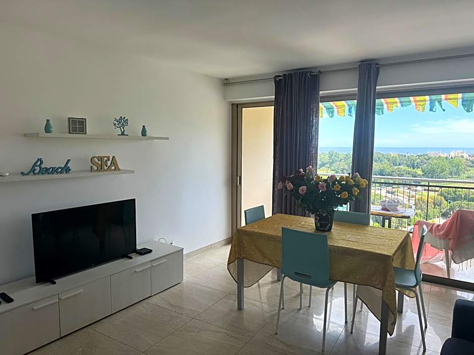 Cozy 2-rooms apartment in yacht port Cannes Marina