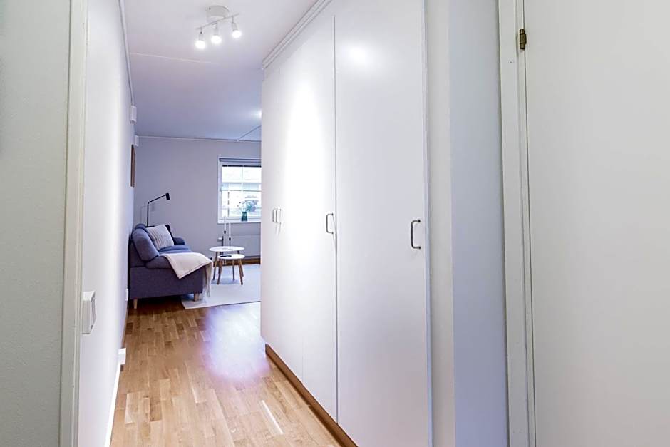 Easy Livin' Apartment Hotel