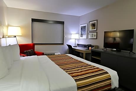 1 King Bed, Nonsmoking, Accessible