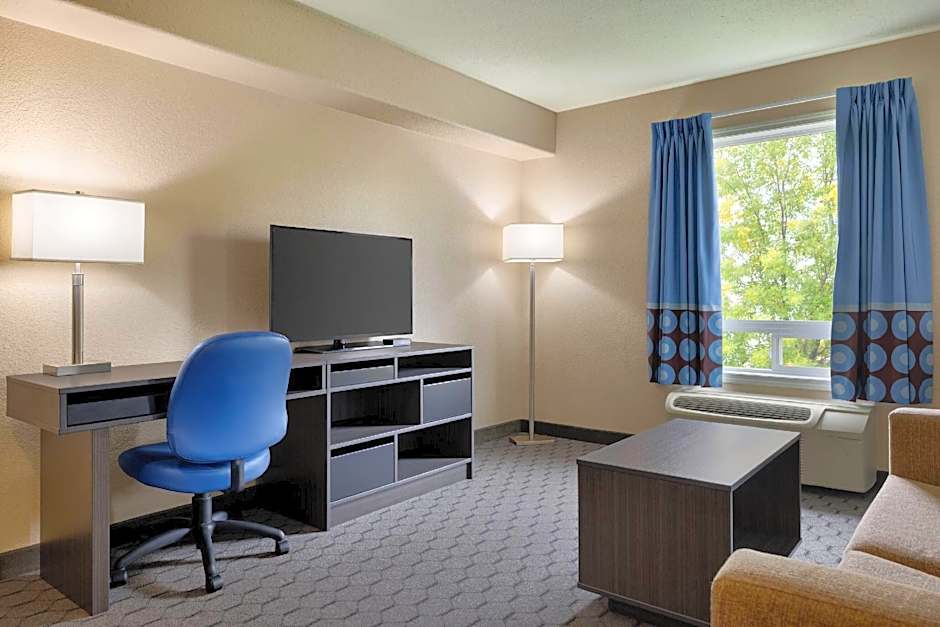 Super 8 by Wyndham Swan River MB