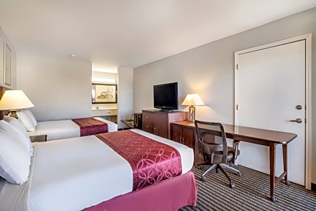 Queen Room with Two Queen Beds - Smoking
