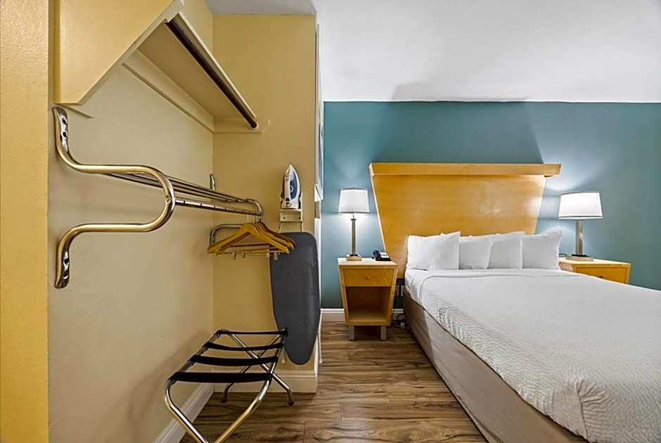 Days Inn by Wyndham Woodland