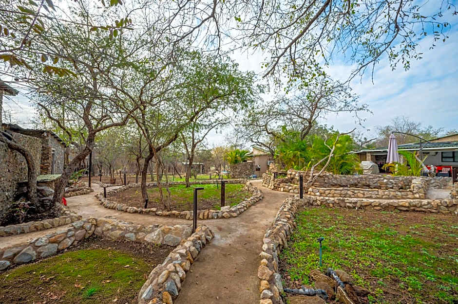 Foxy Crocodile Bush Lodge & Kruger Safari's - No Loadshedding