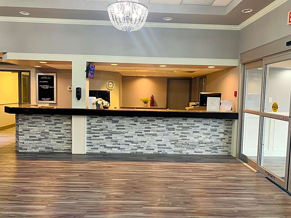 Ramada by Wyndham Red Deer Hotel and Suites