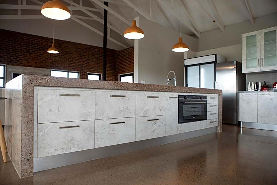 Elements Sunrise Bush Lodge