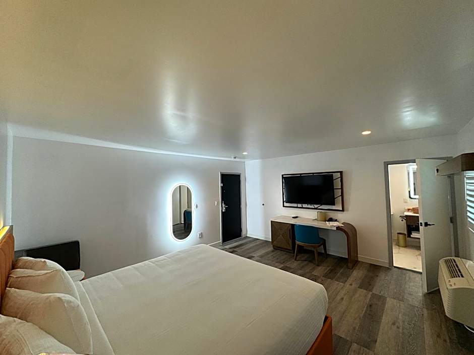 Hotel Rudra - Hollywood