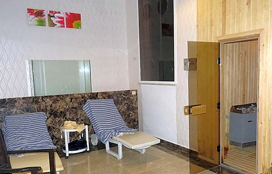 Maxwell Holiday Club