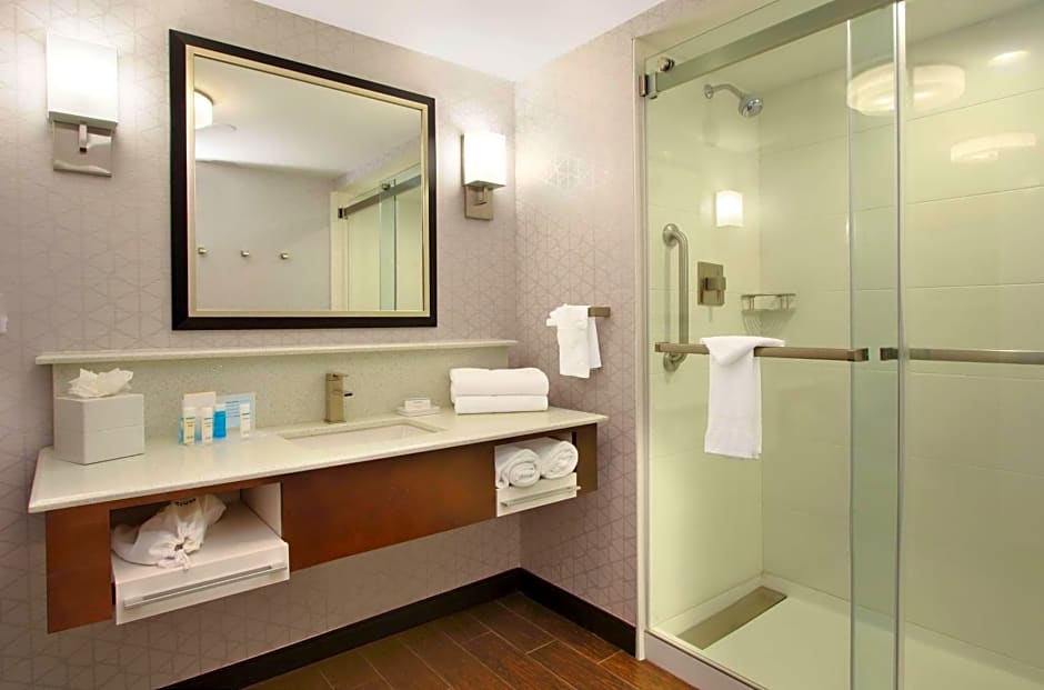 Hampton Inn By Hilton & Suites Rockville Centre, NY