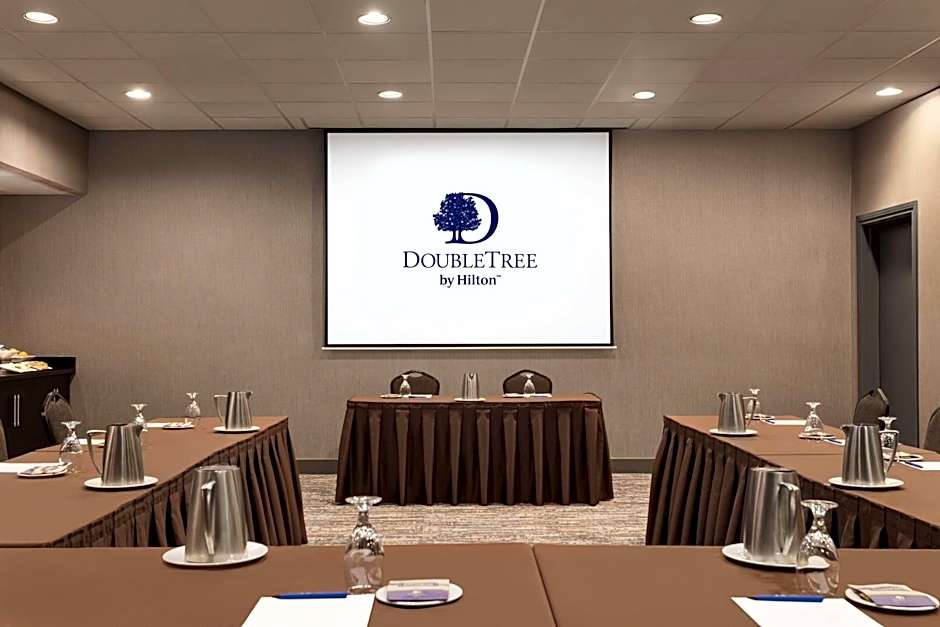 DoubleTree By Hilton Pointe Claire Montreal Airport West