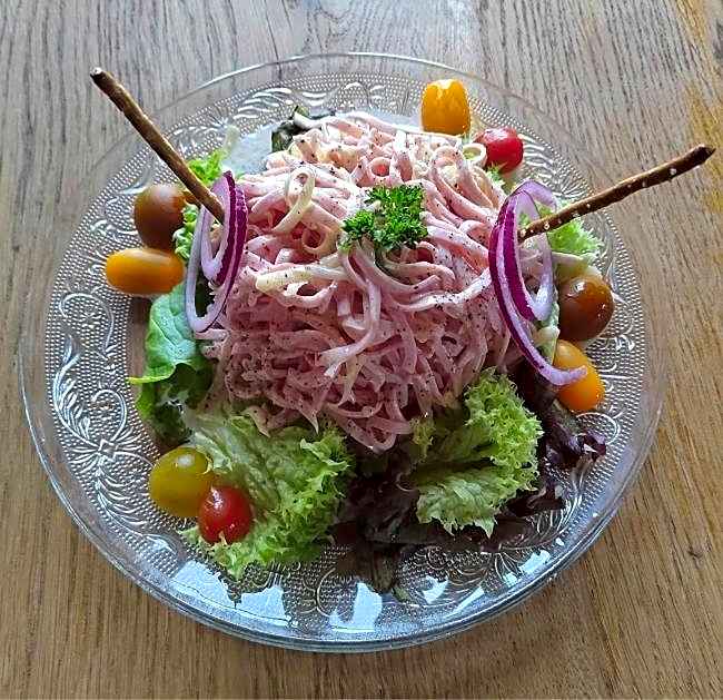 Hotel "Cafe Verkehrt" - Wellcome Motorbiker, Berufsleute und Reisende im Schwarzwald