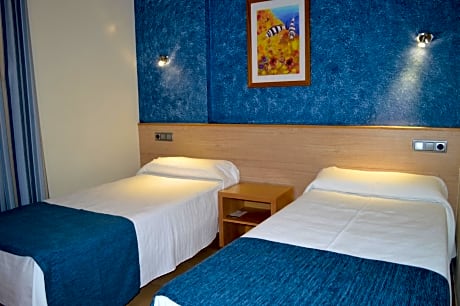 Double Room with Lounge and Terrace (3 Adults)