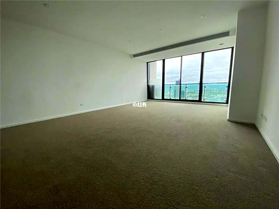 Quiet CBD 3b2b apartment + free parking