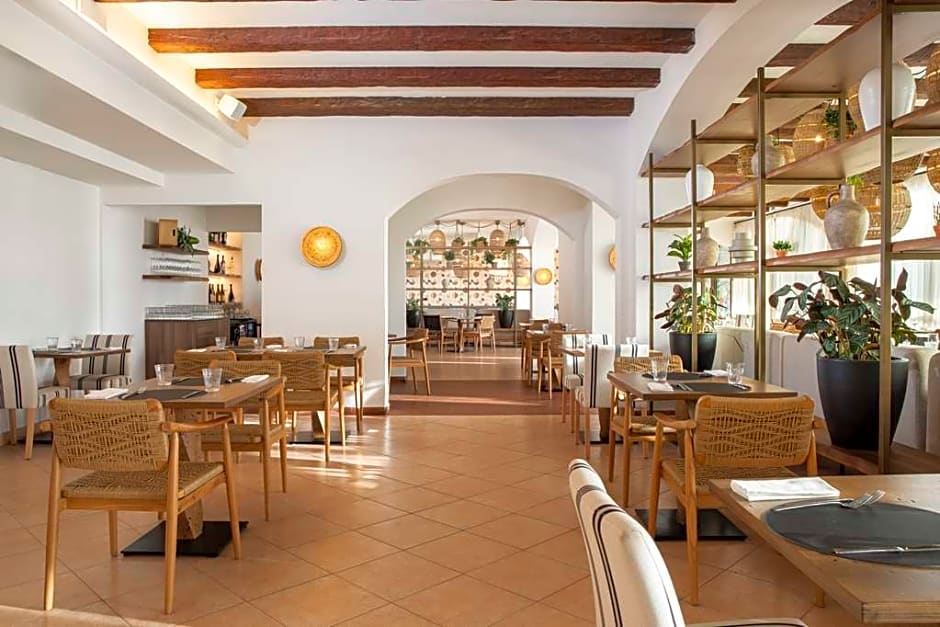 Mangia's Santa Teresa Sardinia, Curio Collection by Hilton