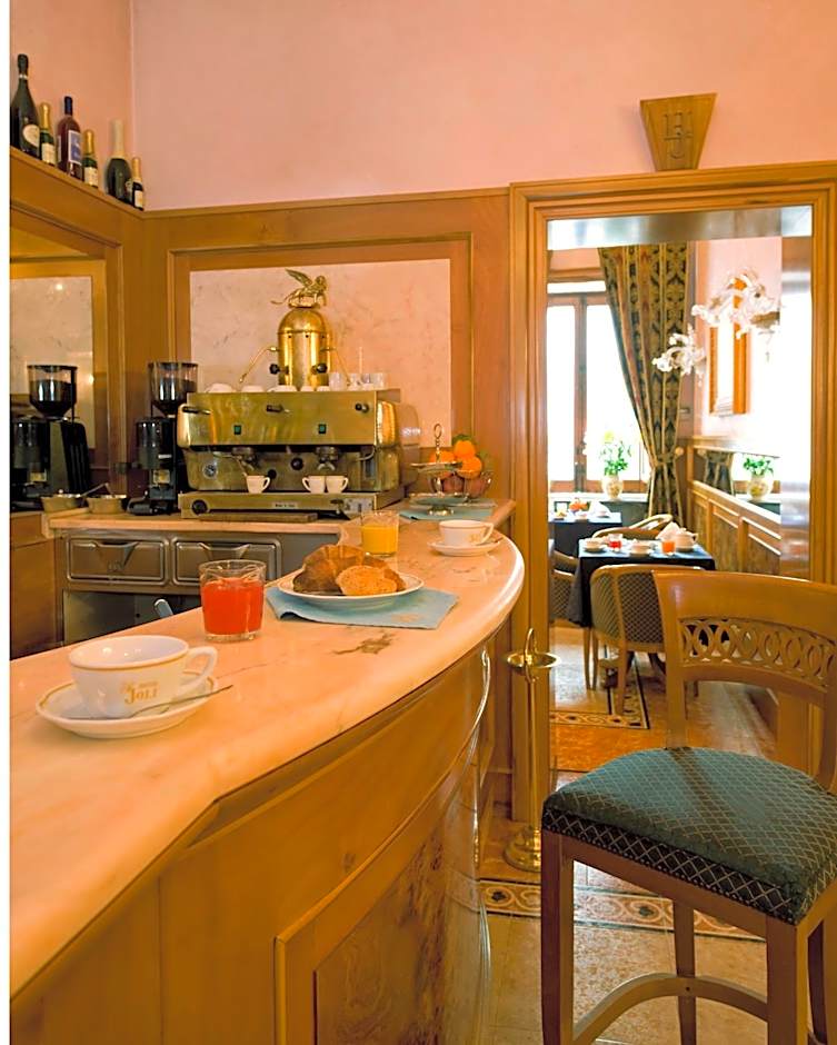 Hotel Joli