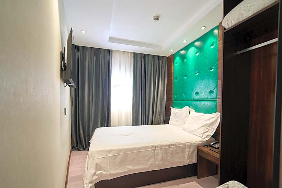 Menoir Dorsett Madrid Usera