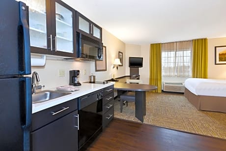 Double Room with Two Double Beds - Hearing Mobility Access with Tub - Non-Smoking