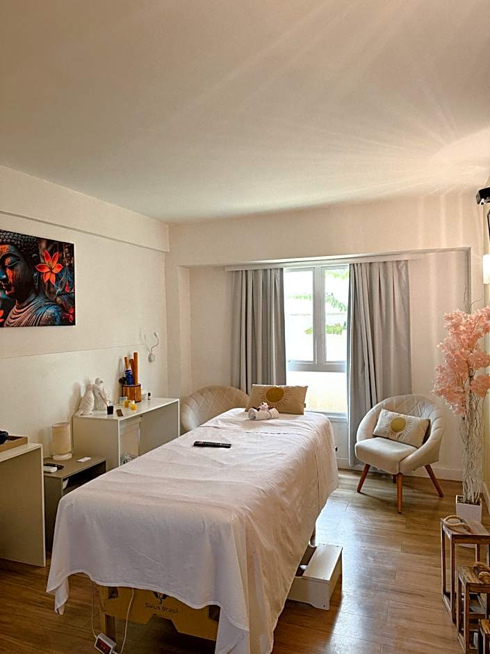 ATH Hotel - Americas Townhouse