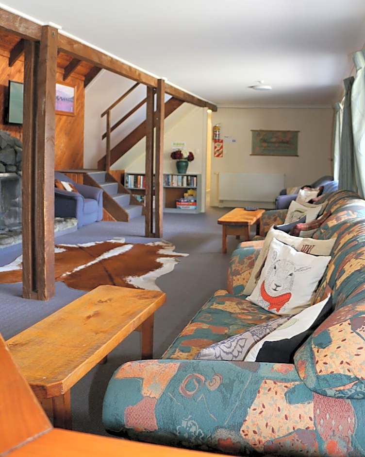 Adventure Lodge & Motel and Tongariro Crossing Track Transport