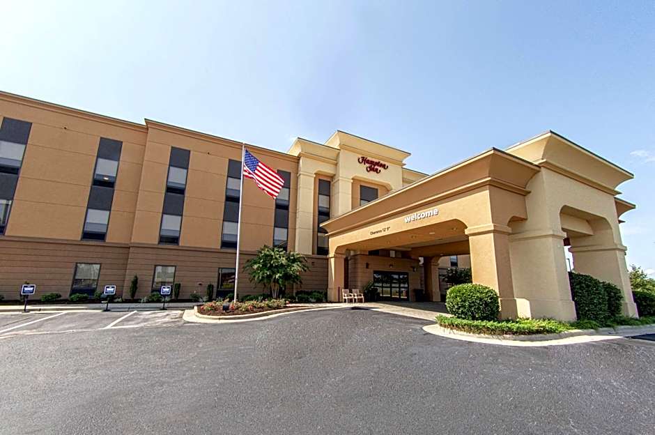 Photo 1 of 27 of Hampton Inn  Winfield