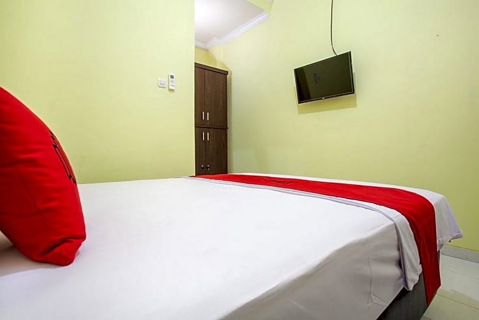 RedDoorz near Petra University 2