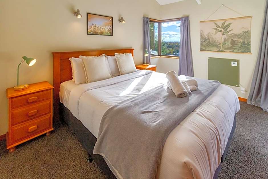 Sherwood Lodge 4-Bedroom Holiday Home with Spectacular Views