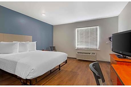 1 Full Bed | Non-Smoking, Kitchen