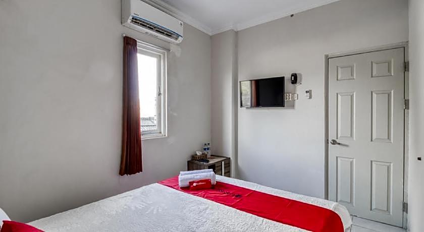 RedDoorz near Condongcatur Bus Station