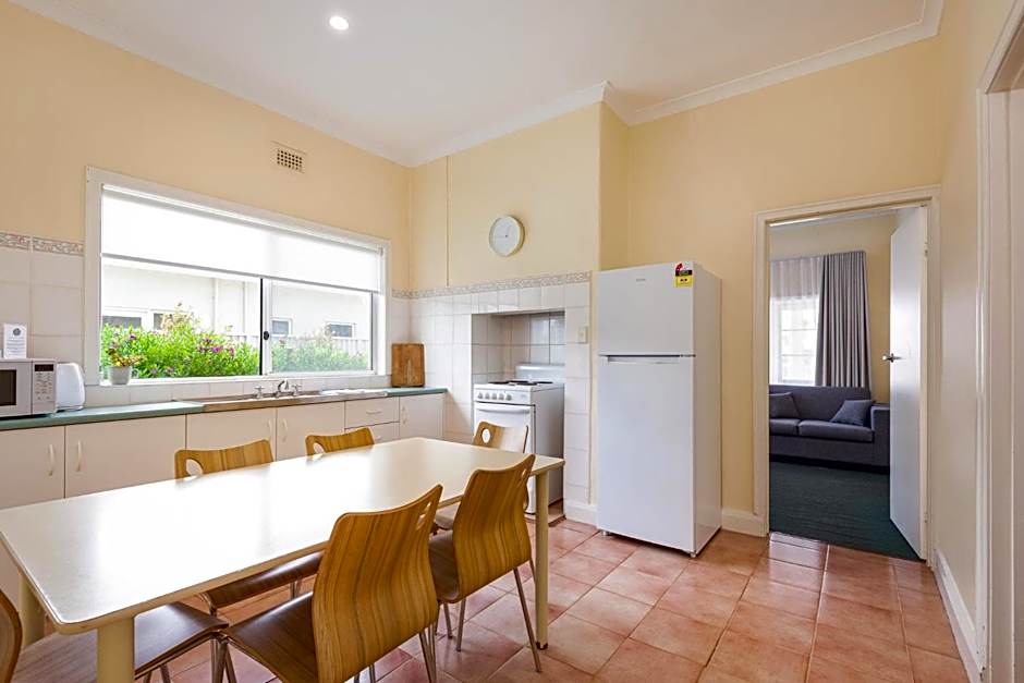 Albany Holiday Units