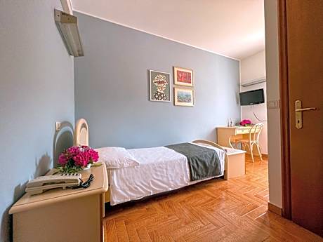 Standard Single Room with Shower