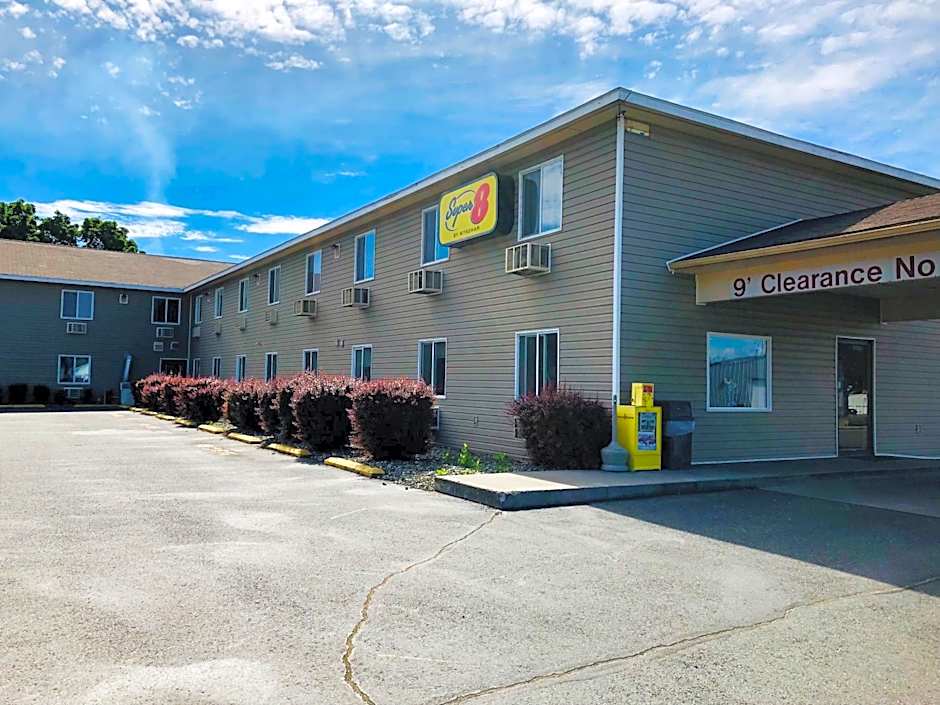 Super 8 by Wyndham Lewiston