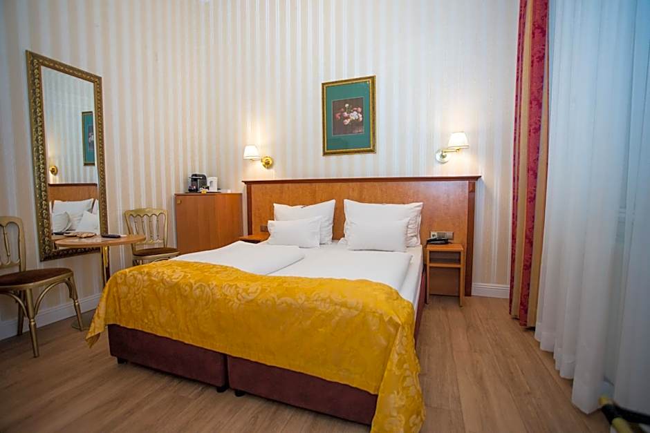 Pension Opera Suites I Self Check In I AC in all rooms