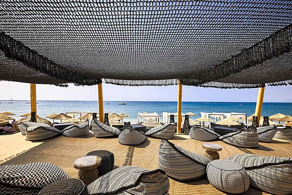 Artemis Deluxe Rooms