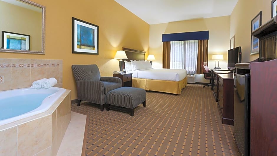 Holiday Inn Express and Suites Allentown West