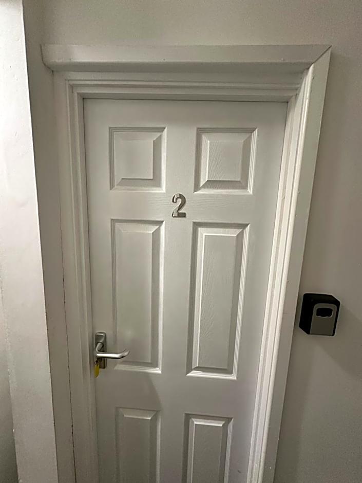 Lovely Town house Room 2