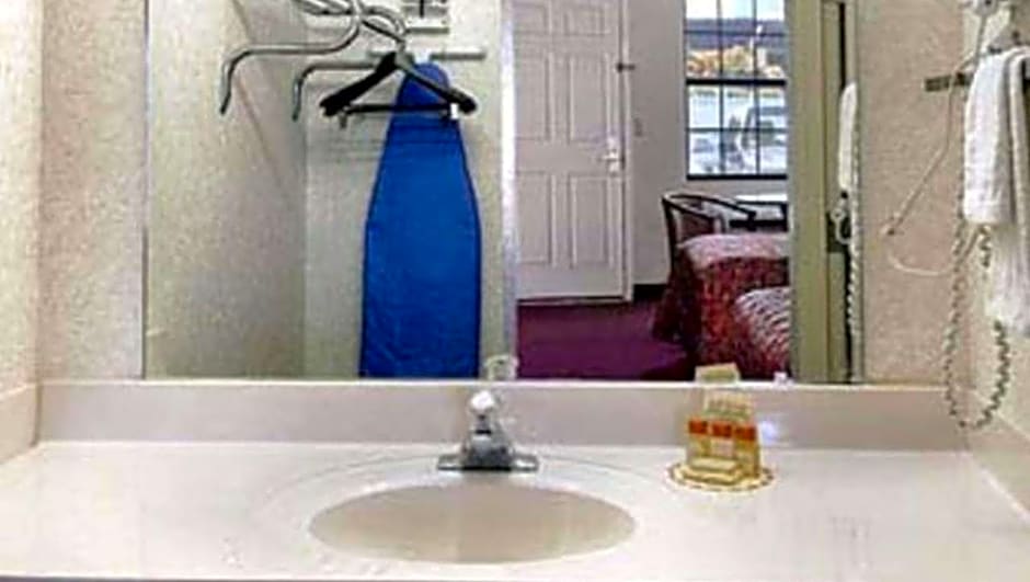 Gray Inn & Suites