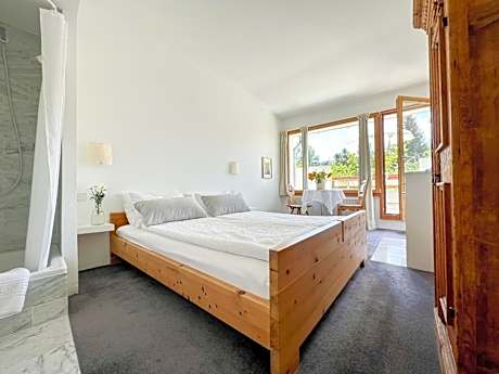 Double Room with Shared Toilet