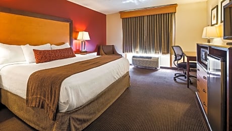 1 KING BEDNSMKPILLOWTOP BED32IN LCD TVMICRFGFULL BREAKFAST