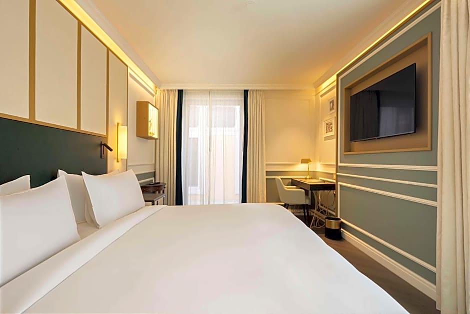 The Emerald House Lisbon, Curio Collection by Hilton