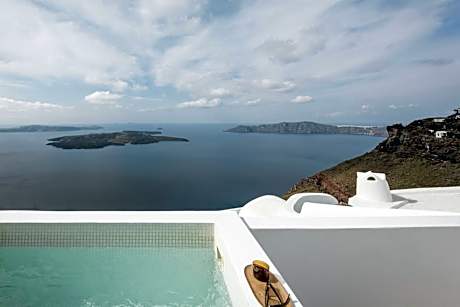 Aqua Suite with Outdoor Hot Tub and Caldera View
