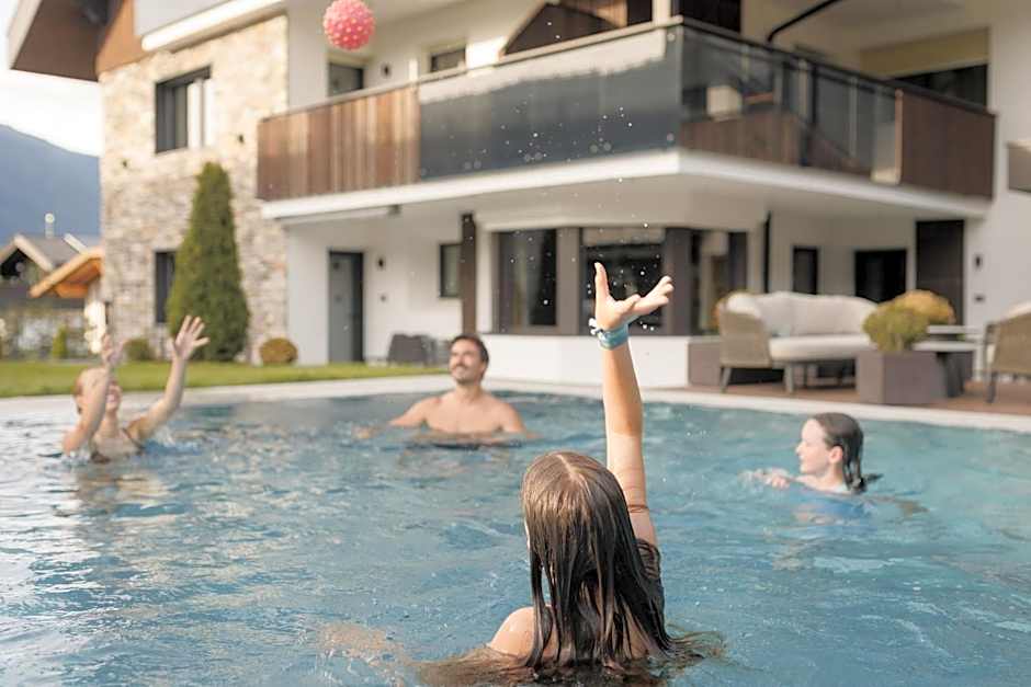 Aparthotel Familiaris - Family Apartments - Pools & Spa in Dolomites