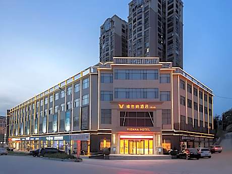 Vienna Hotel Yingshan Bisheng Avenue Hot Spring Town