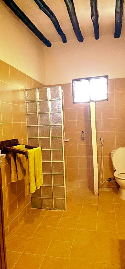 Red Monkey Beach Lodge