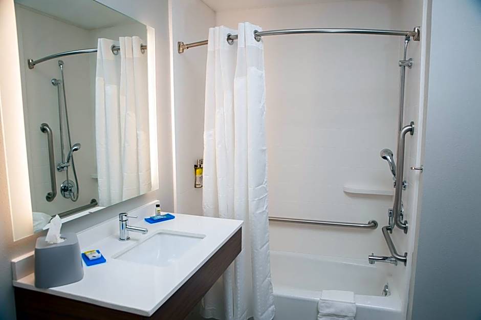 Holiday Inn Express Hotel & Suites Norfolk By IHG