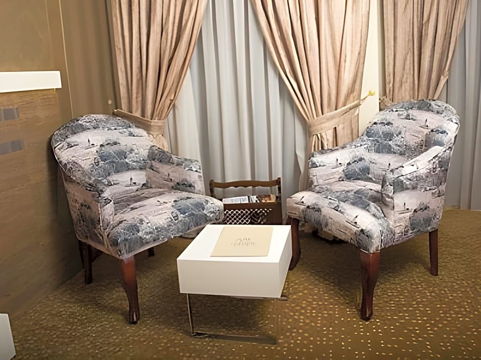 Golden Rain Hotel Old City