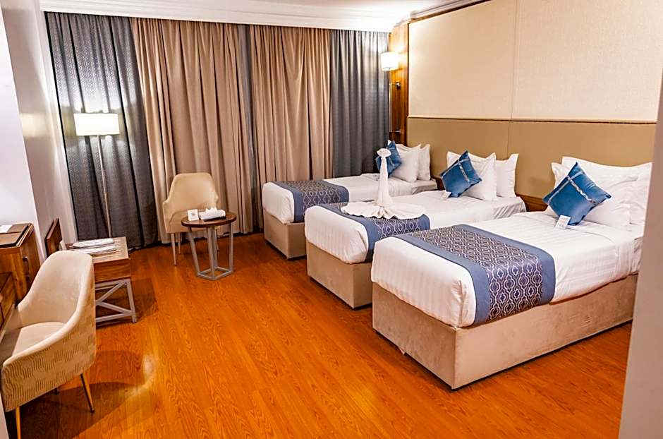 Foto 1 daripada 5 — Triple Room