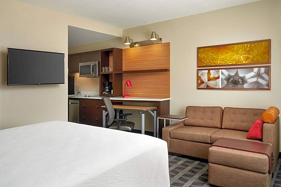 Photo 1 of 4 of Studio 1 King Bed with Sofabed