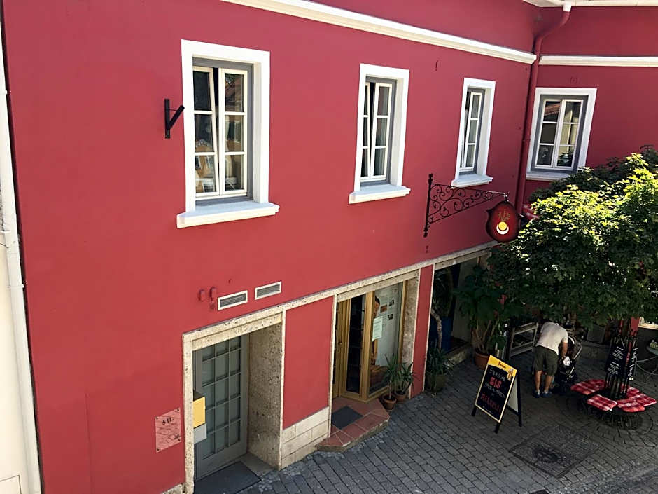 Jázmin panzió bőséges reggelivel közös konyhával a centrumban